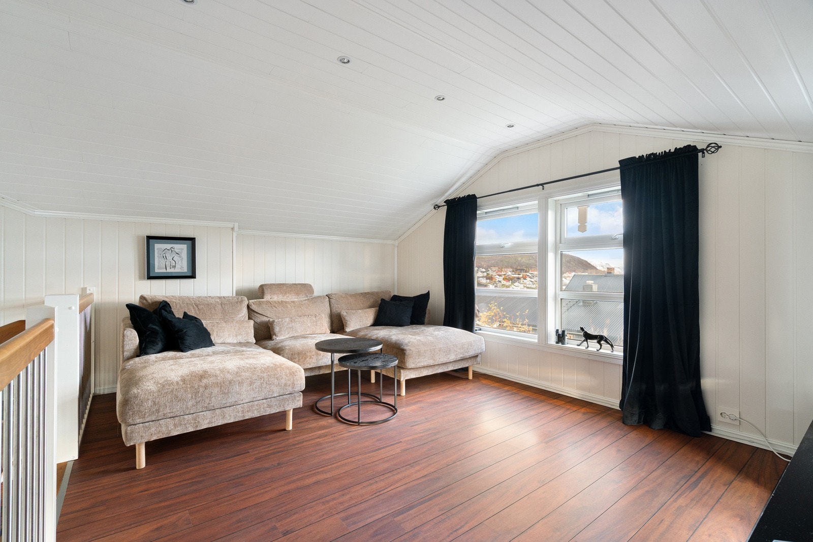 Egen loft-stue som egner seg perfekt til TV-stue. Galleribilde