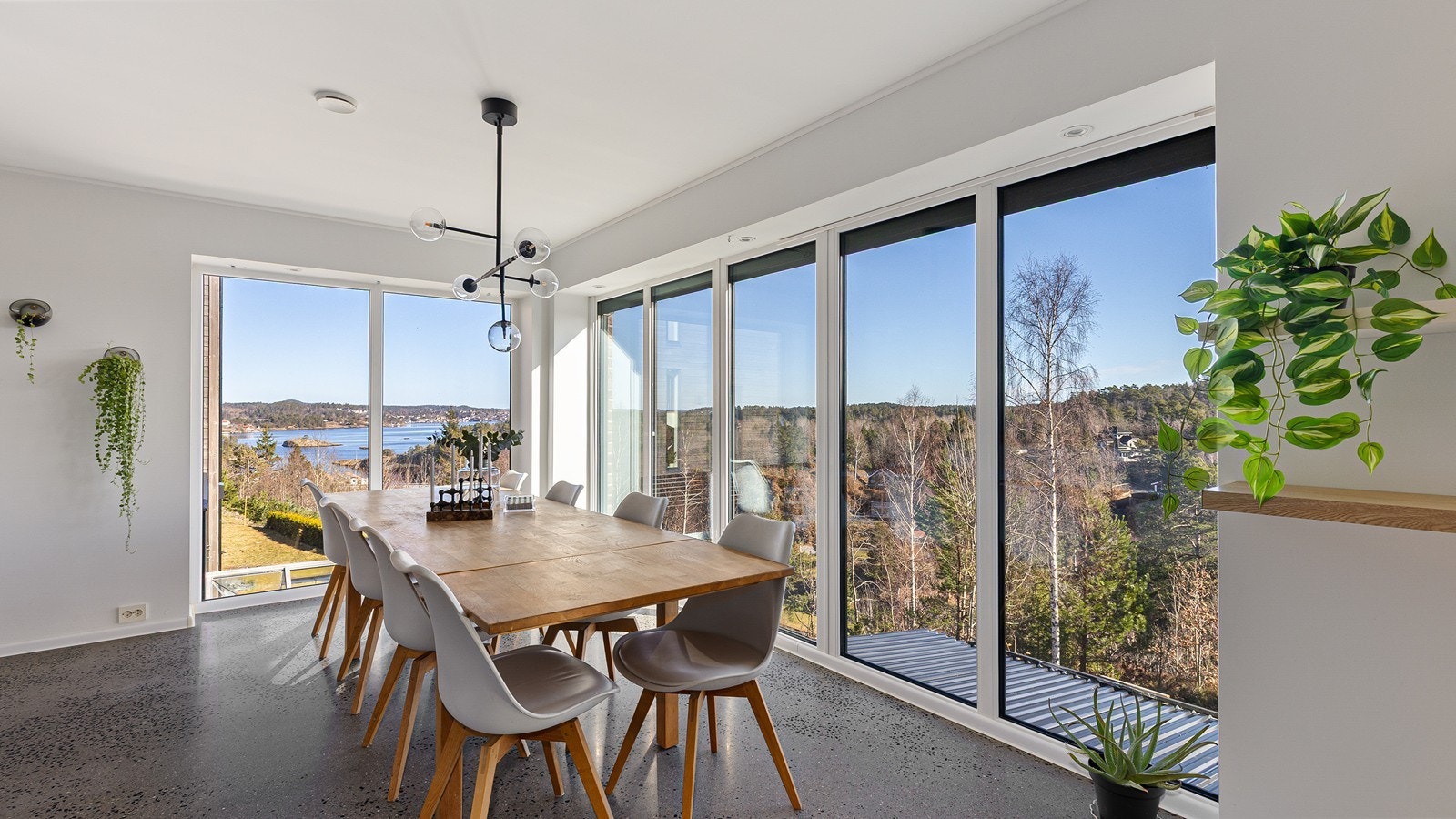 Utsikt direkte til Tromøysund Galleribilde