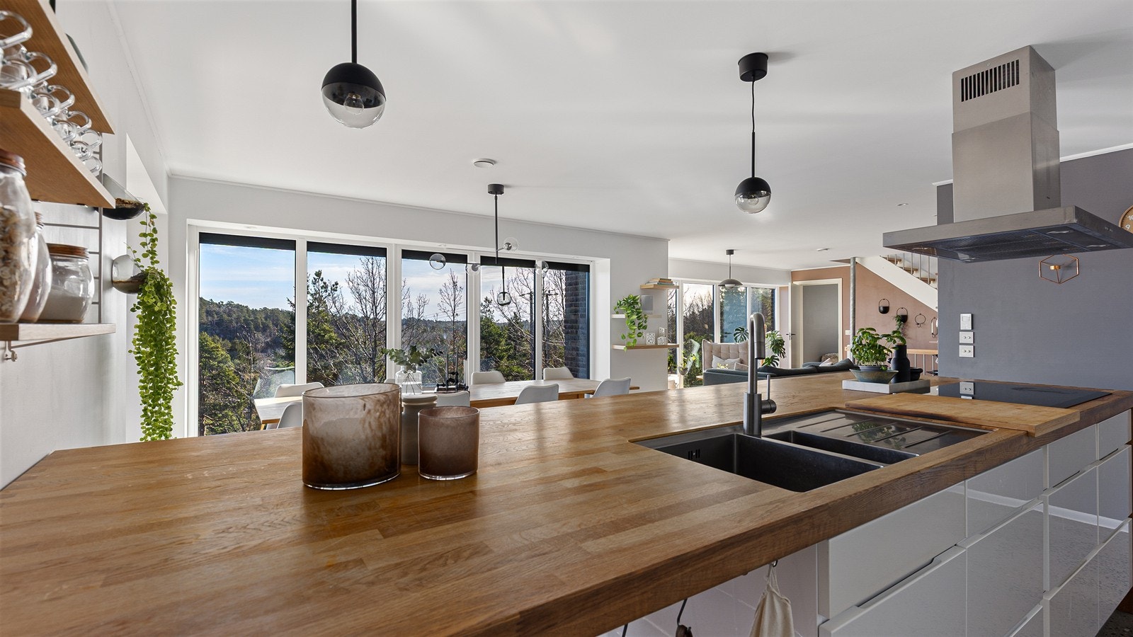 Flott utsikt fra kjøkkenet Galleribilde