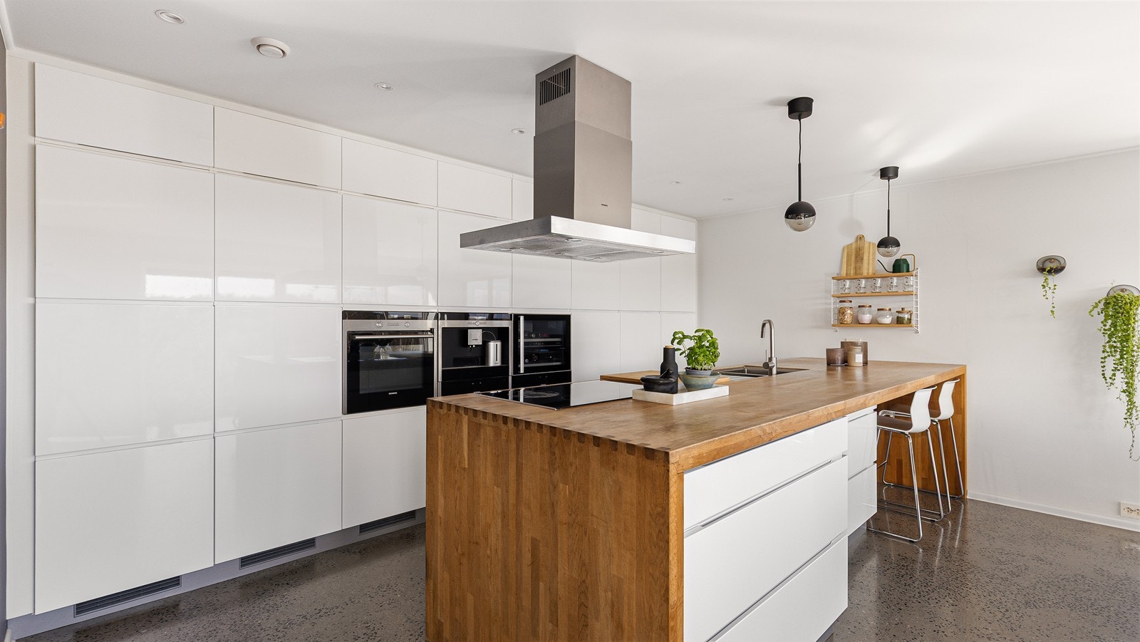 Kjøkkenøy i heltre eik Galleribilde