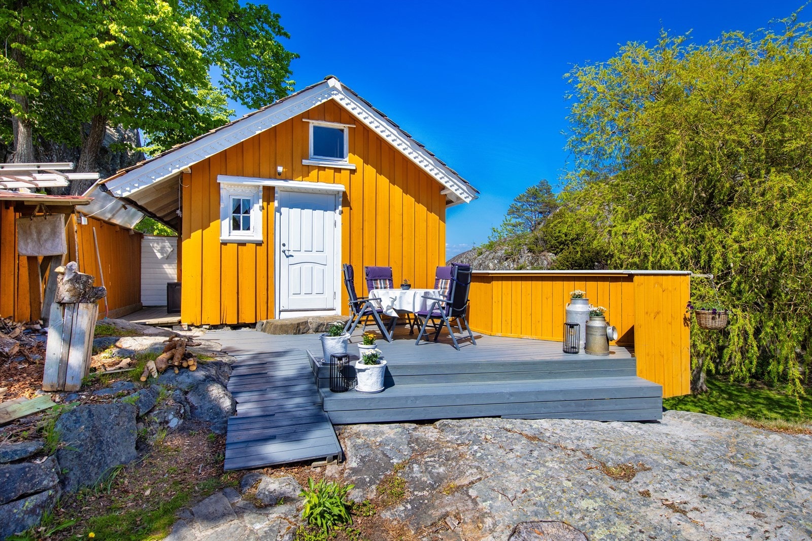 Bygget inneholder utedo, bod/verksted og et bodrom som er innredet/brukt til soverom. Galleribilde