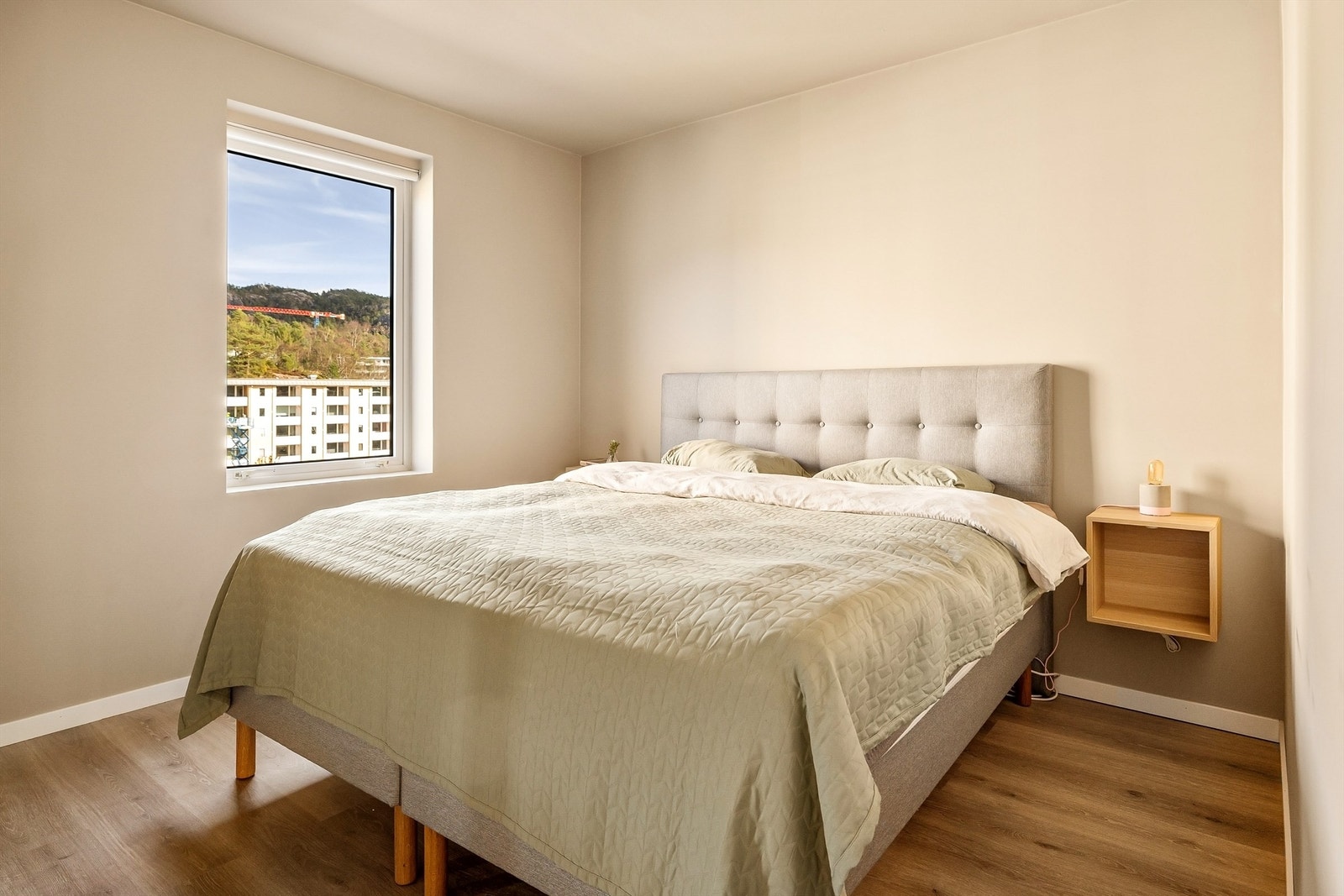 Hovedsoverommet er romslig med sine 13,6 m² og har god plass til dobbeltseng. Galleribilde