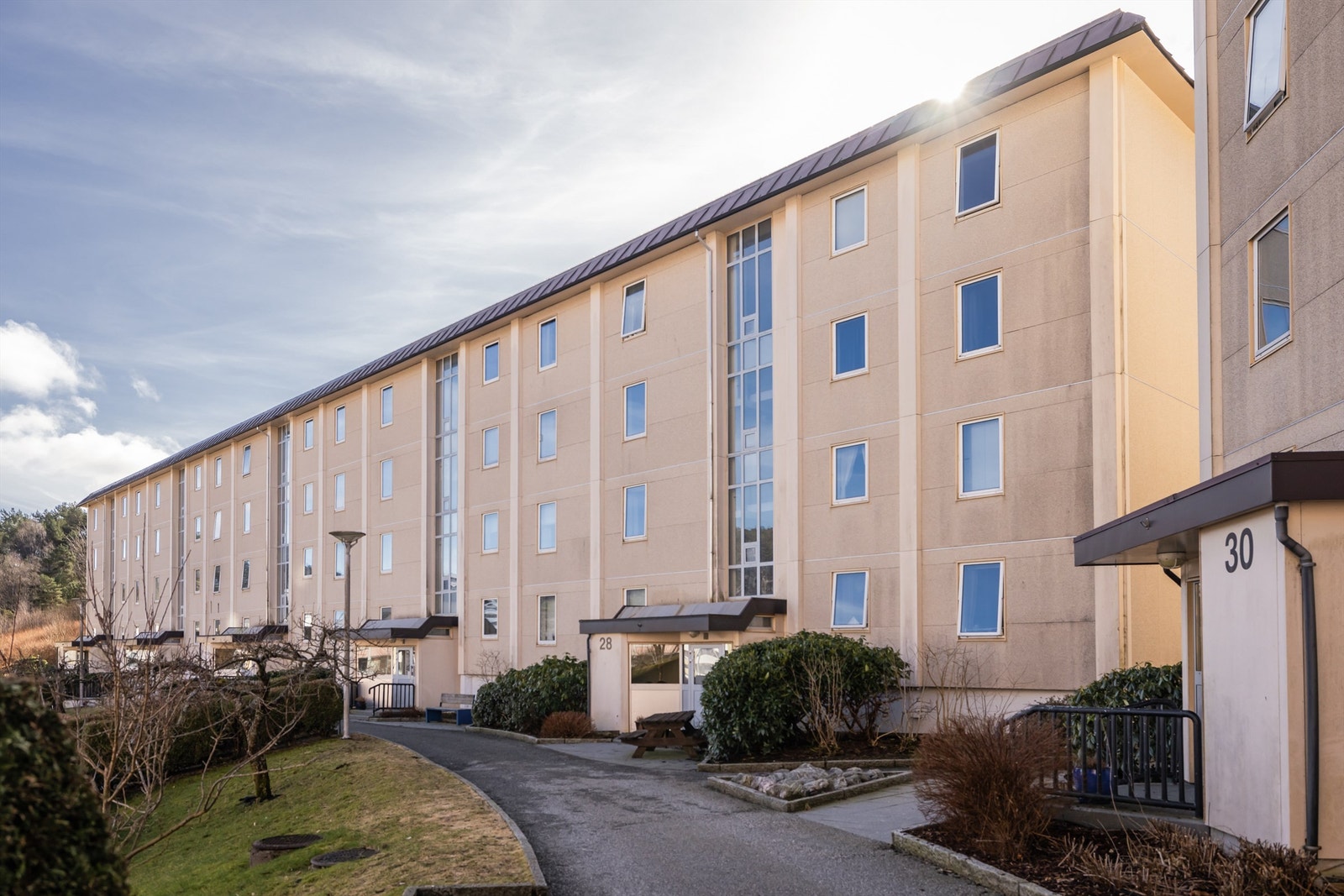 Borettslaget gjennomgår en omfattende totalrehabilitering med nye, etterisolerte fasader. Galleribilde