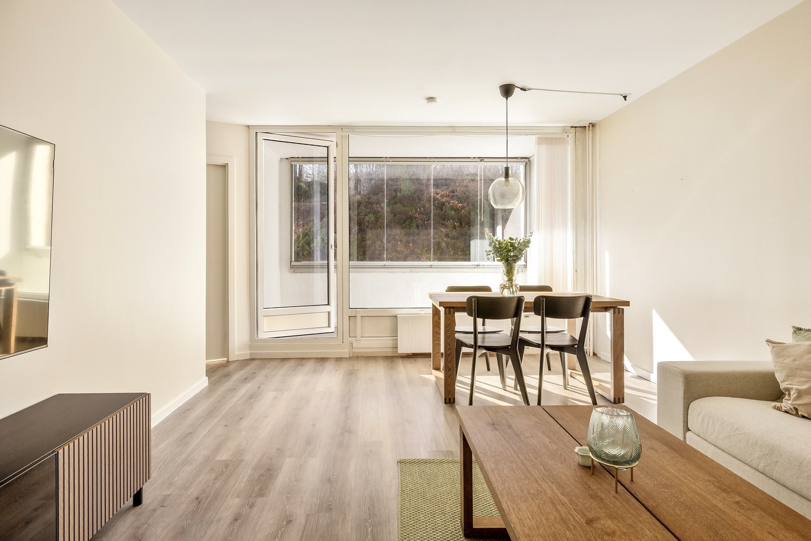 En arealeffektiv leilighet med en gjennomtenkt og sosial planløsning. Galleribilde