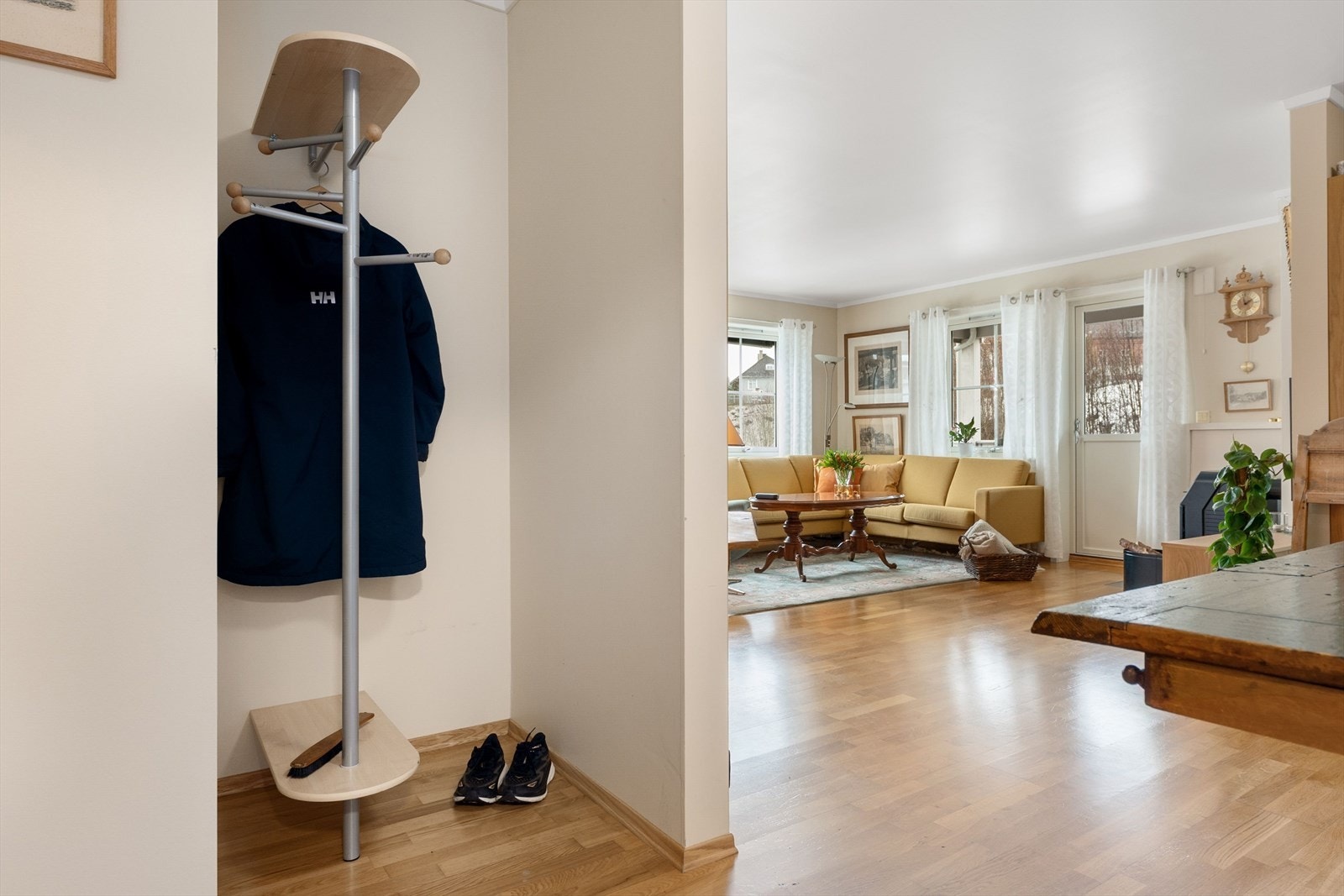 Entré med plass til å henge fra seg yttertøy. Galleribilde