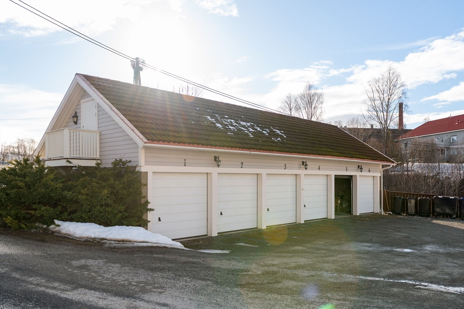 Det medfølger en garasjeplass. Galleribilde