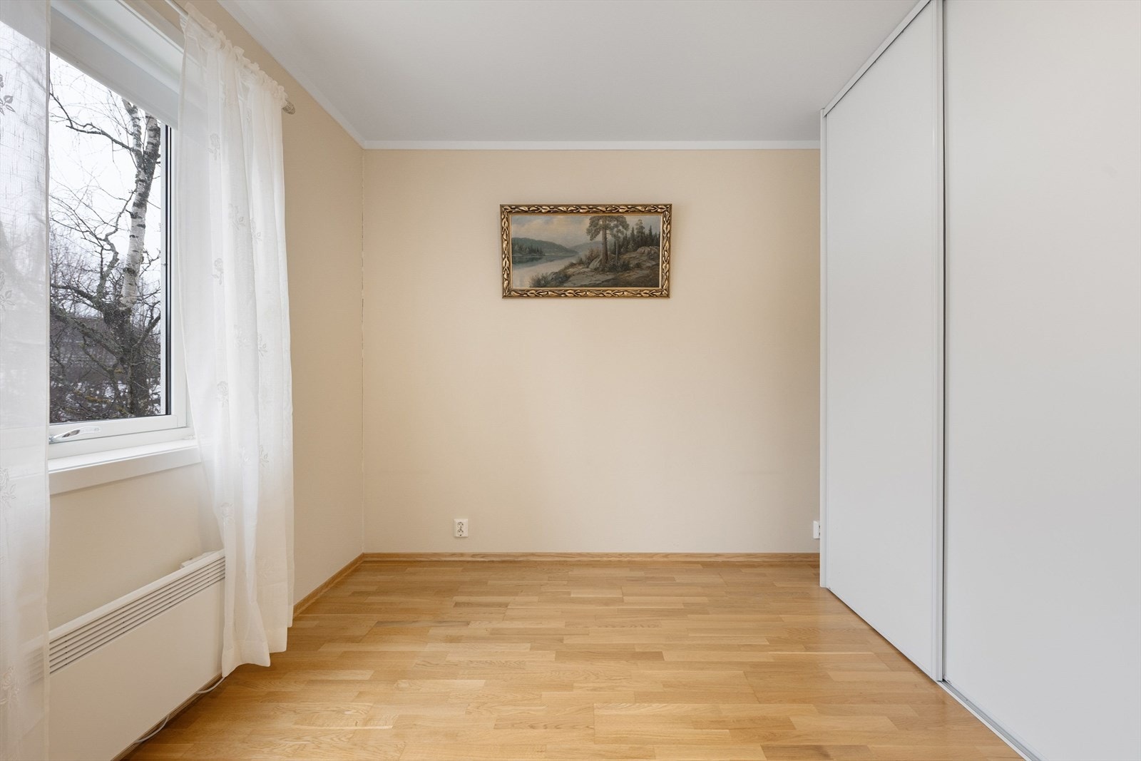 Soverommet har integrert skap. Galleribilde