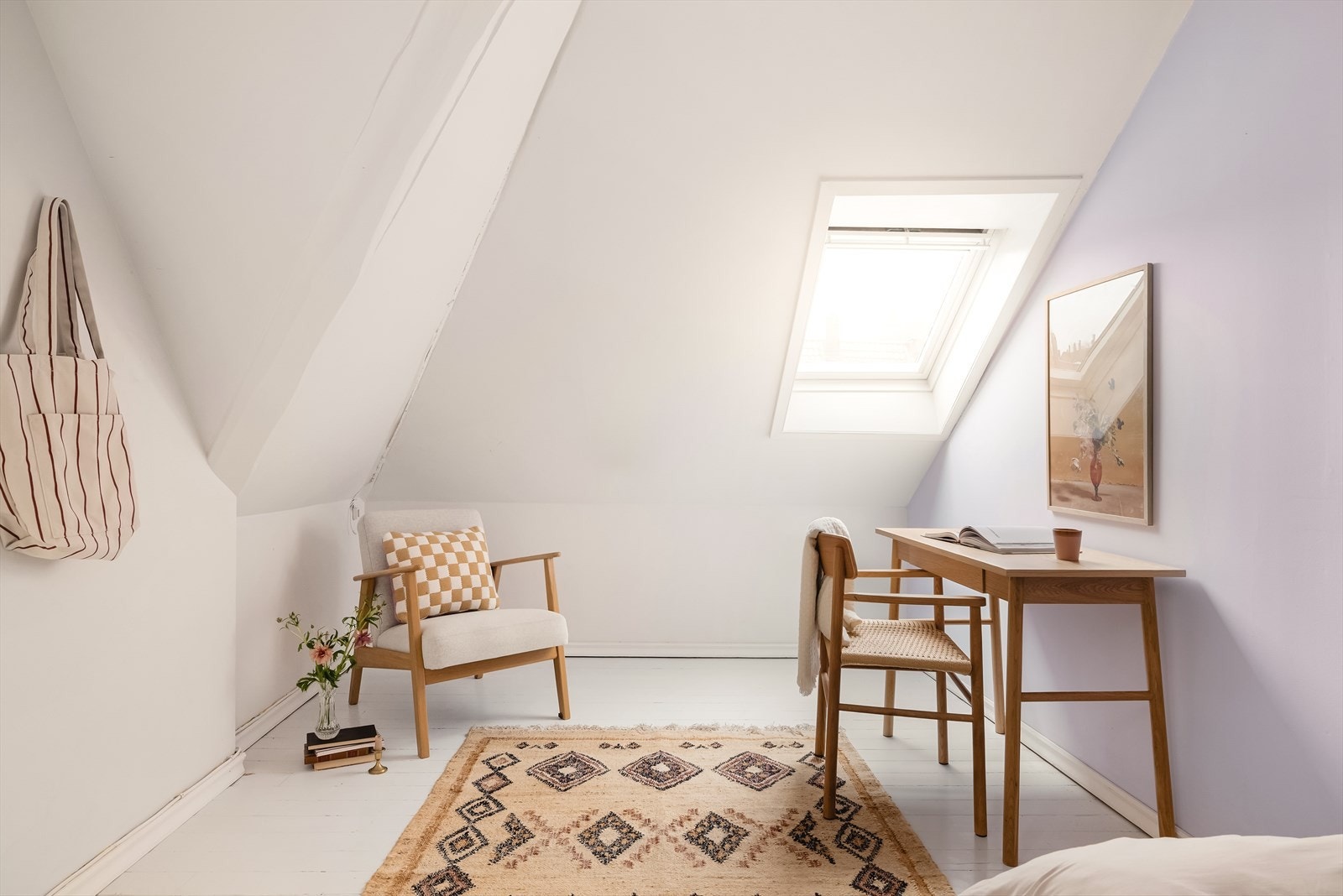 Denne etasjen har malt furubord på gulv. Galleribilde