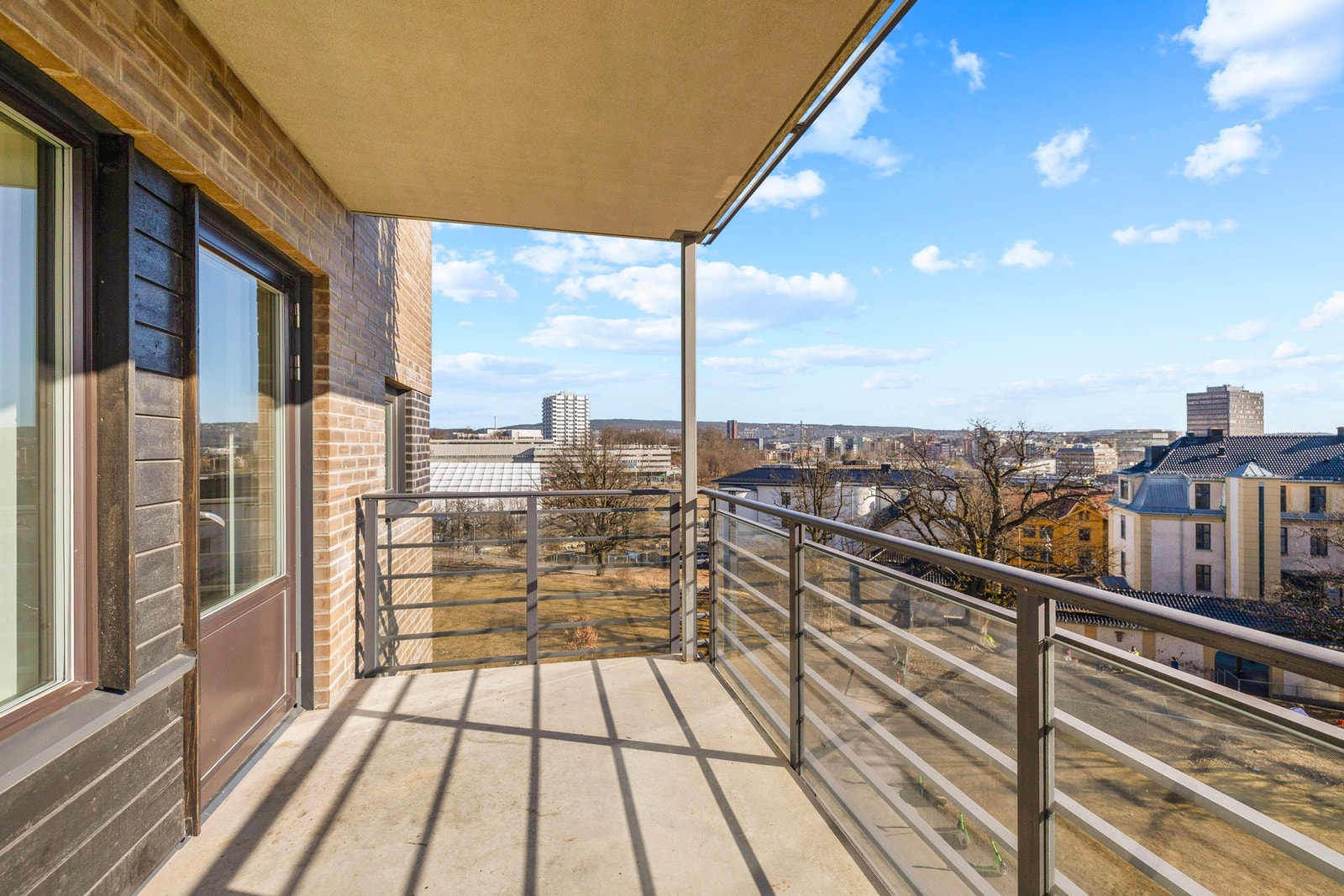 Gjennomgående 3-roms leilighet med nydelig utsikt! Galleribilde