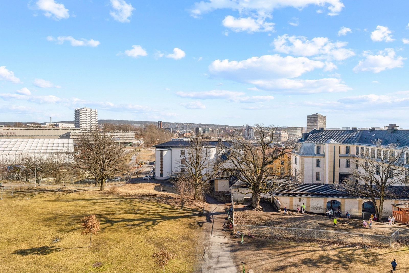 Sjekk utsikten! Det er i tillegg god avstand til bebyggelse Galleribilde