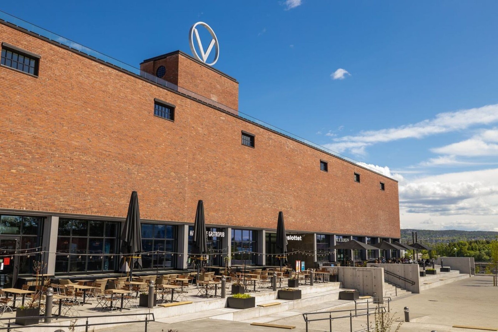 Vinslottet på Hasle er i gangavstand Galleribilde