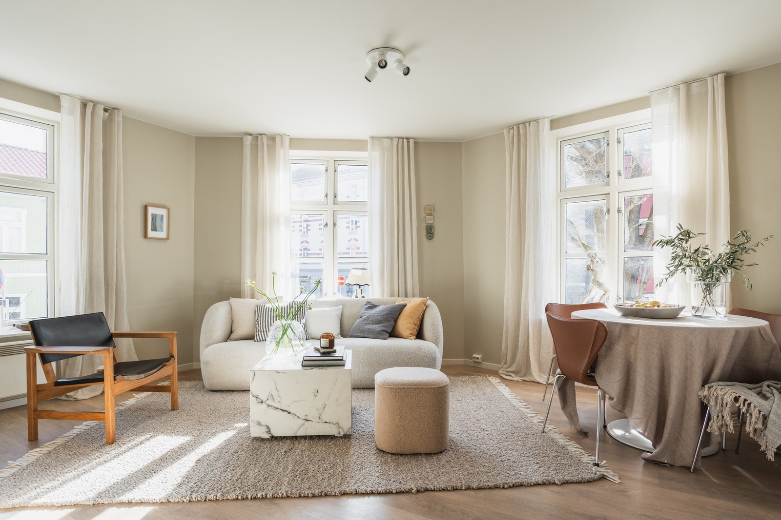 Velkommen til Norderhovgata 14 A - presentert av Henrik Nylænder Nilsen v. PrivatMegleren Komplett. Galleribilde