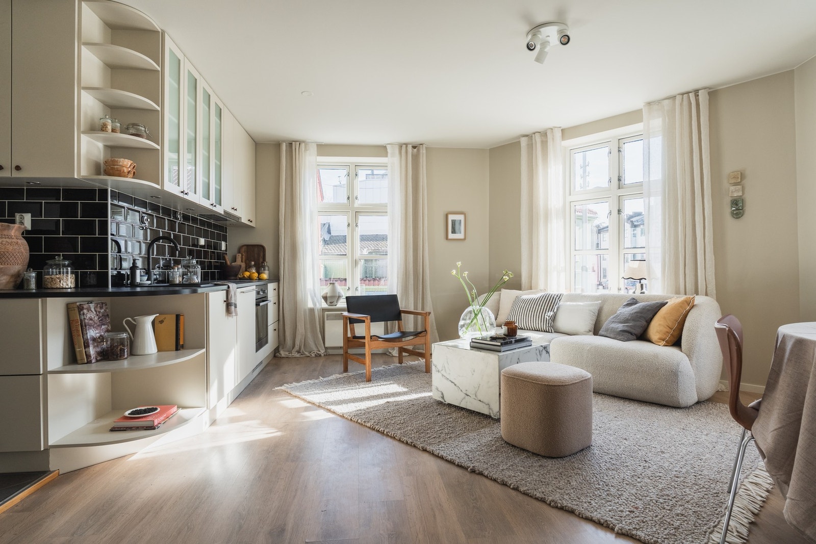 En lekker 3-roms hjørneleilighet med attraktiv beliggenhet på idylliske Kampen! Galleribilde