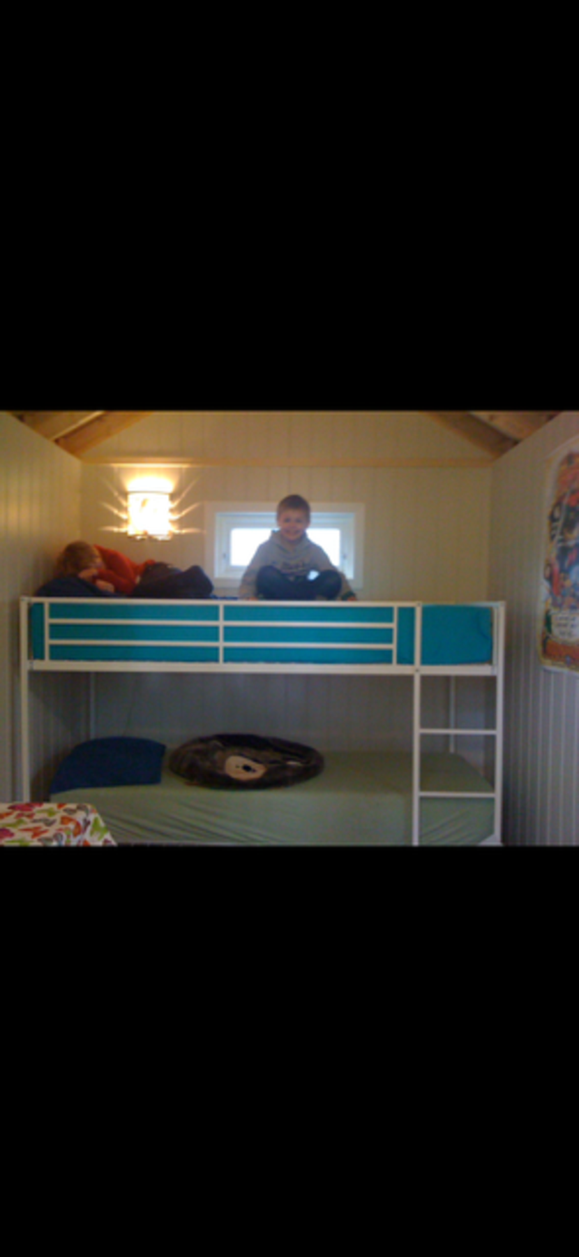 Koselig anneks bak hytta, med køyeseng Galleribilde