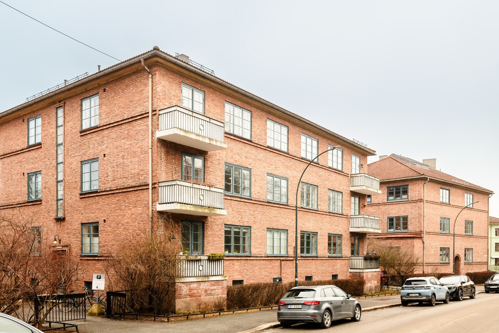 Fin fasade og inngangsparti. Galleribilde