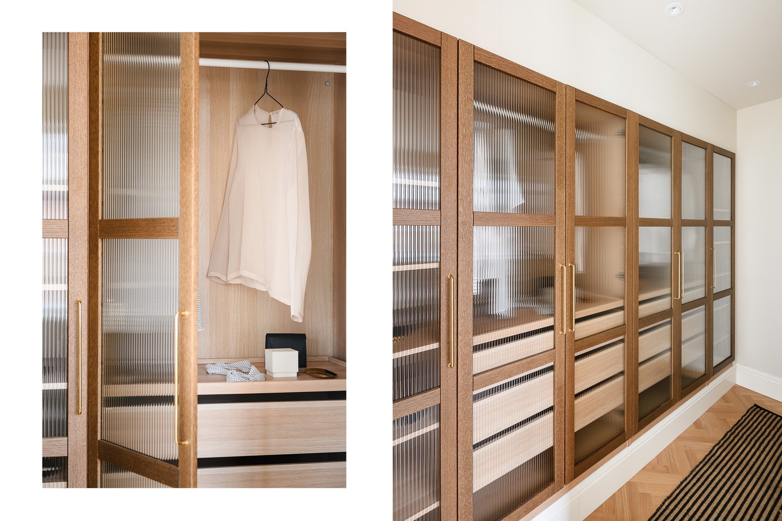 Walk-in garderobe med integrerte skapløsninger som gir maksimal oppbevaringskapasitet. Direkte ankomst via hovedsoverommet. Galleribilde