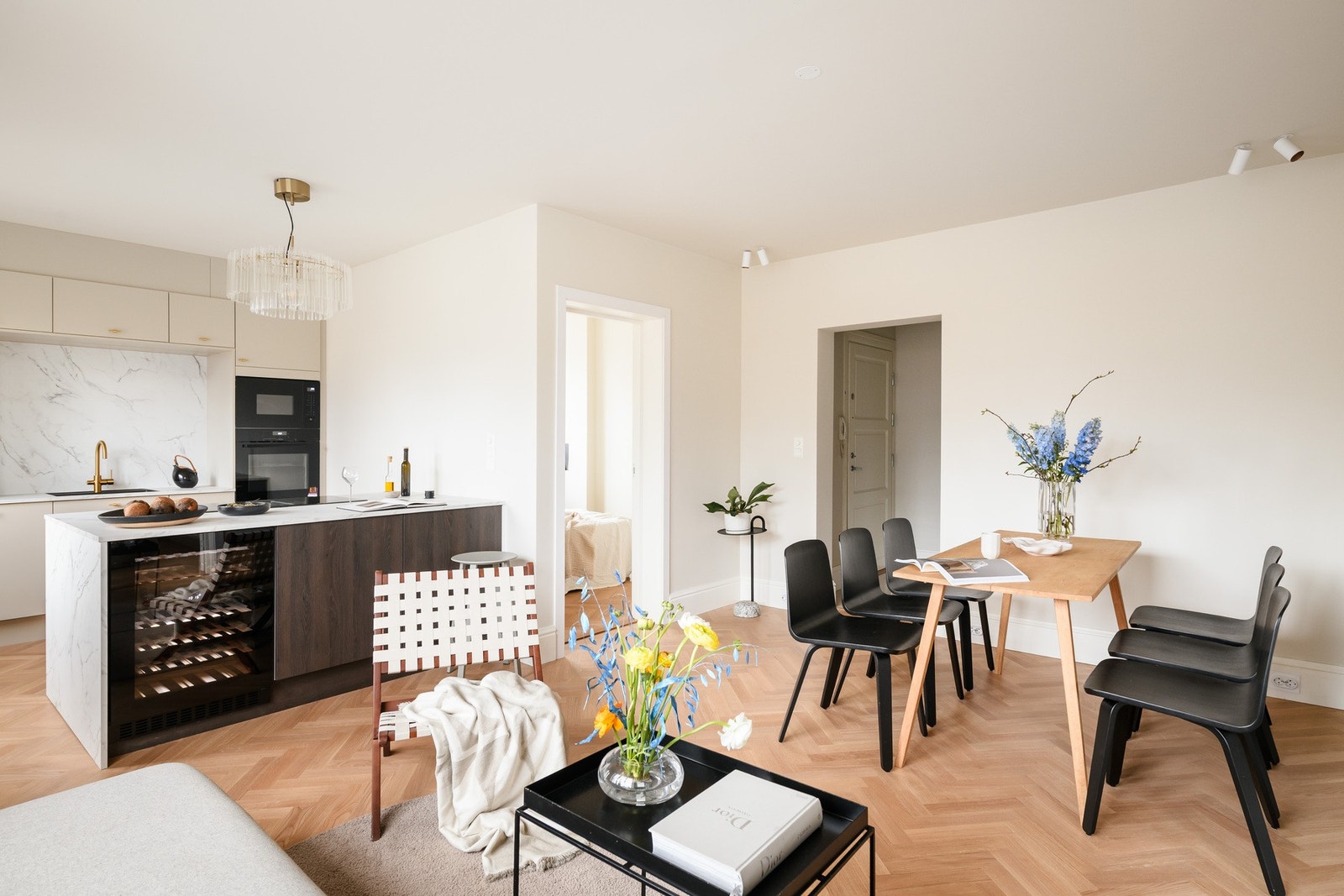 Åpen stue- og kjøkkenløsning. Galleribilde