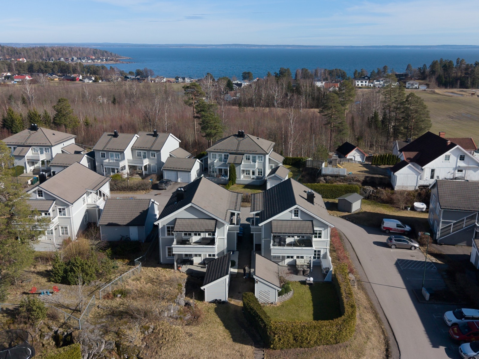 En flott kyststi fører deg fra Ringshaugstranda mot Skallevold og naturreservatet på Karlsvika. Galleribilde