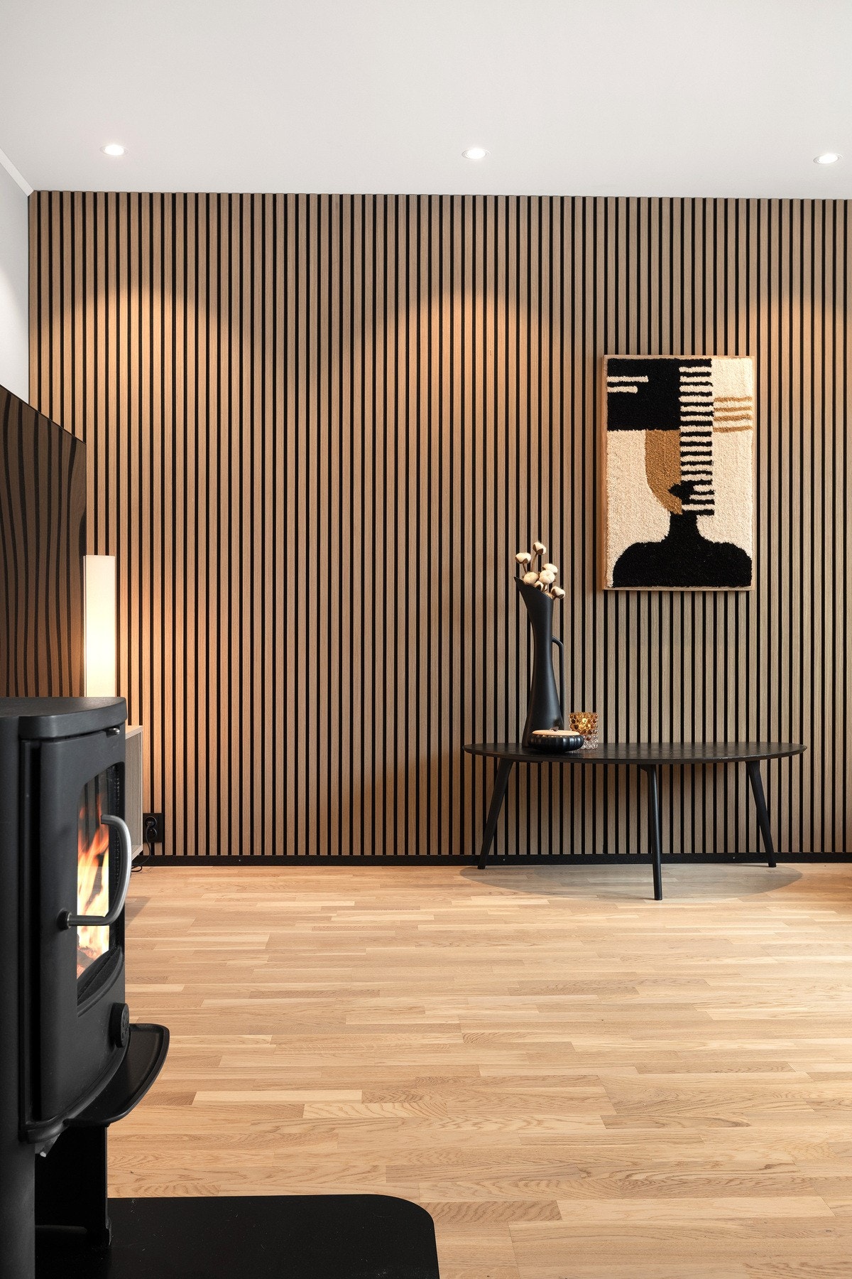 En moderne vedovn med glassdør gir både varme og hygge på kjølige dager. Galleribilde