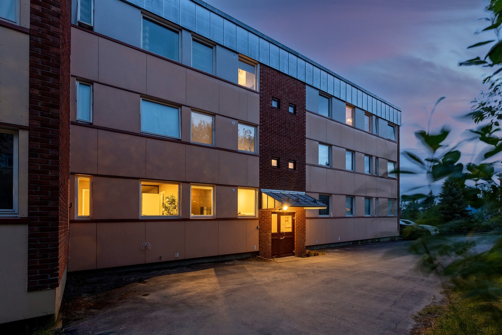 Inngang til leilighetsbygget. Galleribilde