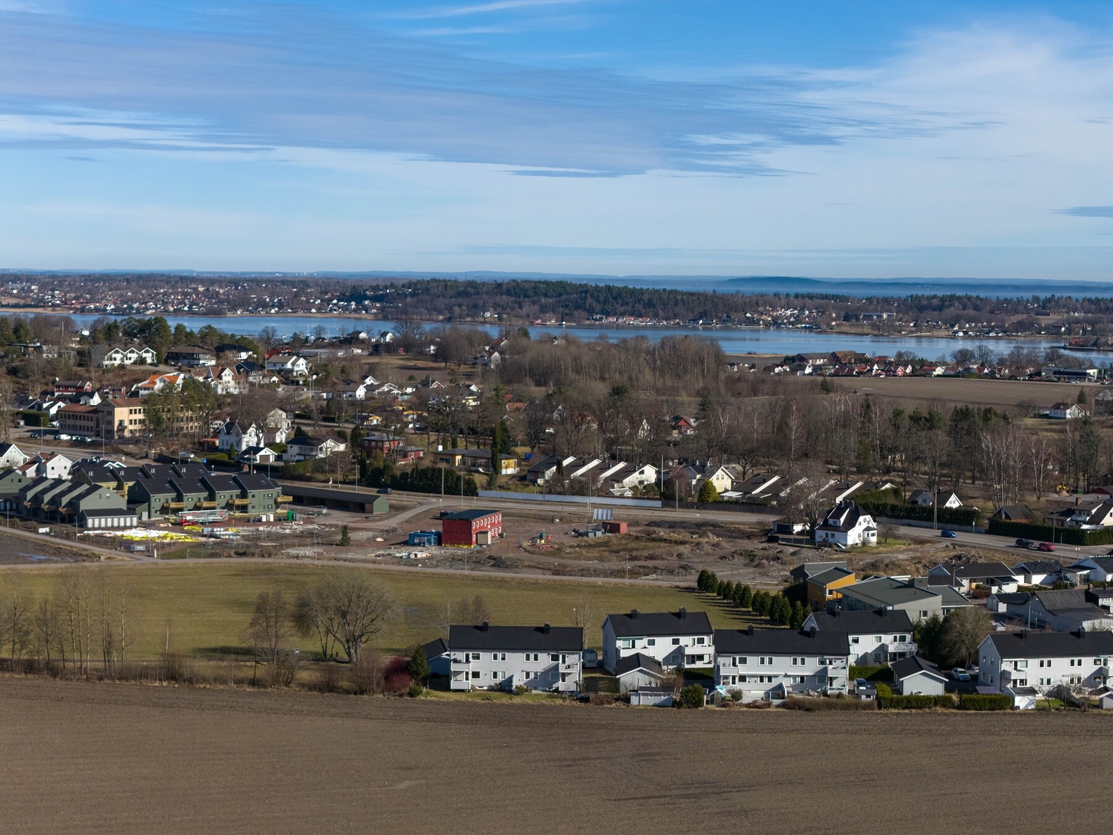 Rolig og attraktiv beliggenhet, kort vei til bussholdeplass og Borgheim sentrum med butikk, skole og treningssenter Galleribilde
