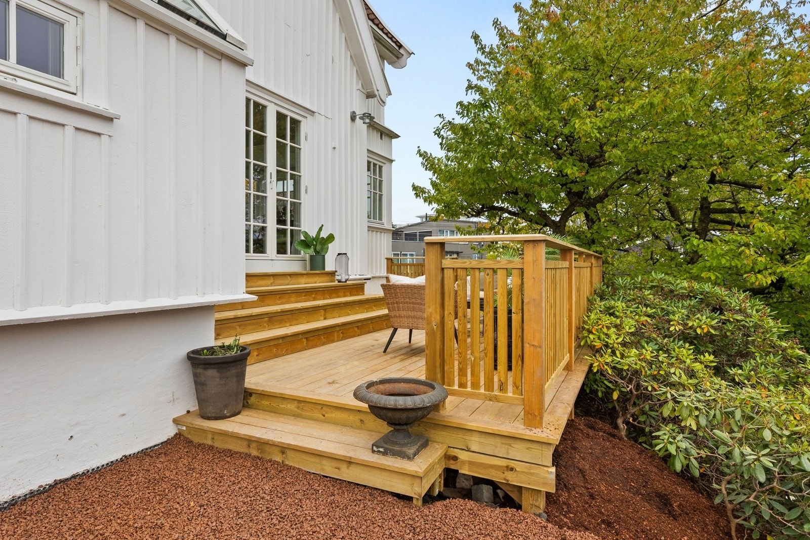 Adkomst til terrassen også fra gårdsplassen Galleribilde