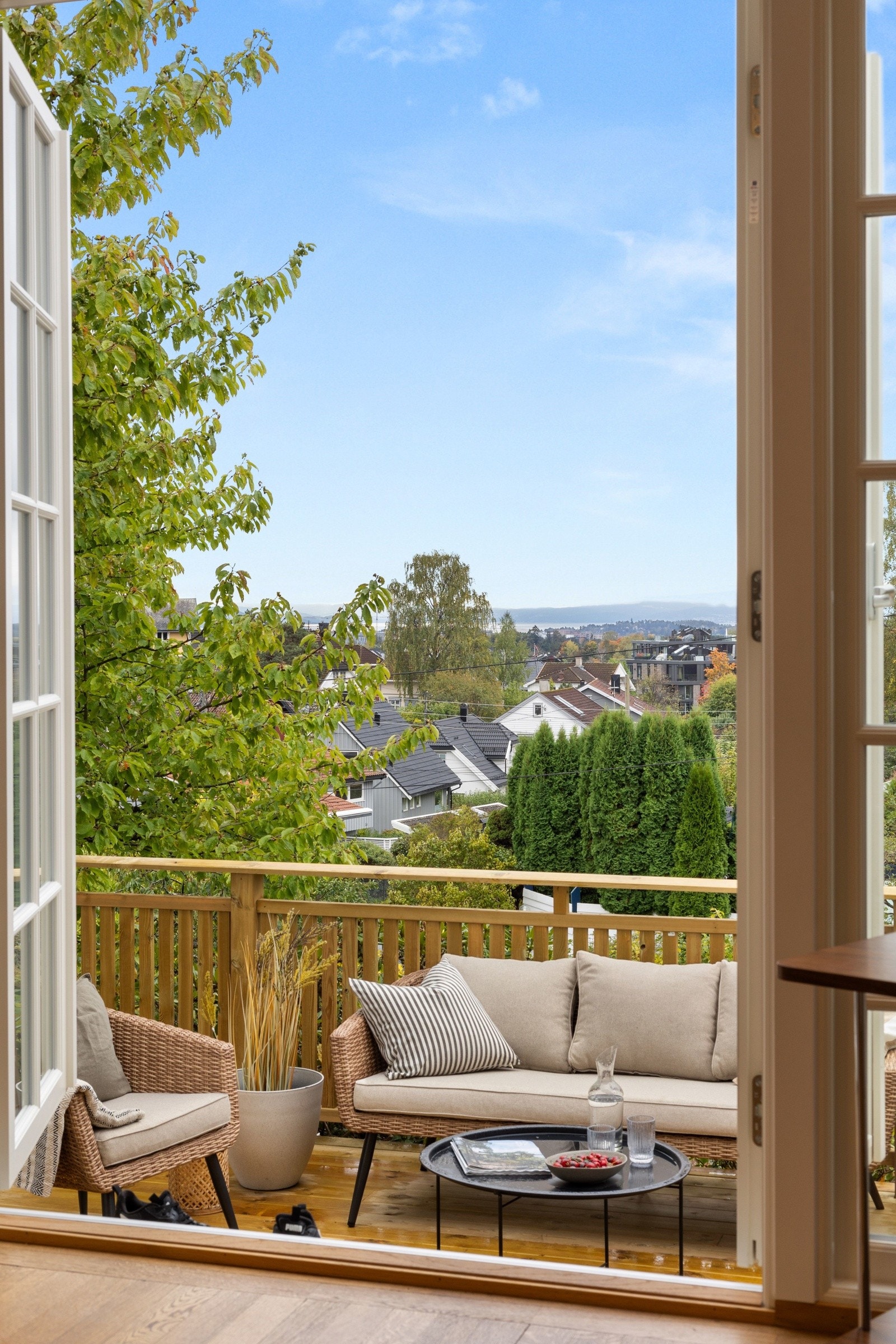 Utgang til solrik terrasse Galleribilde