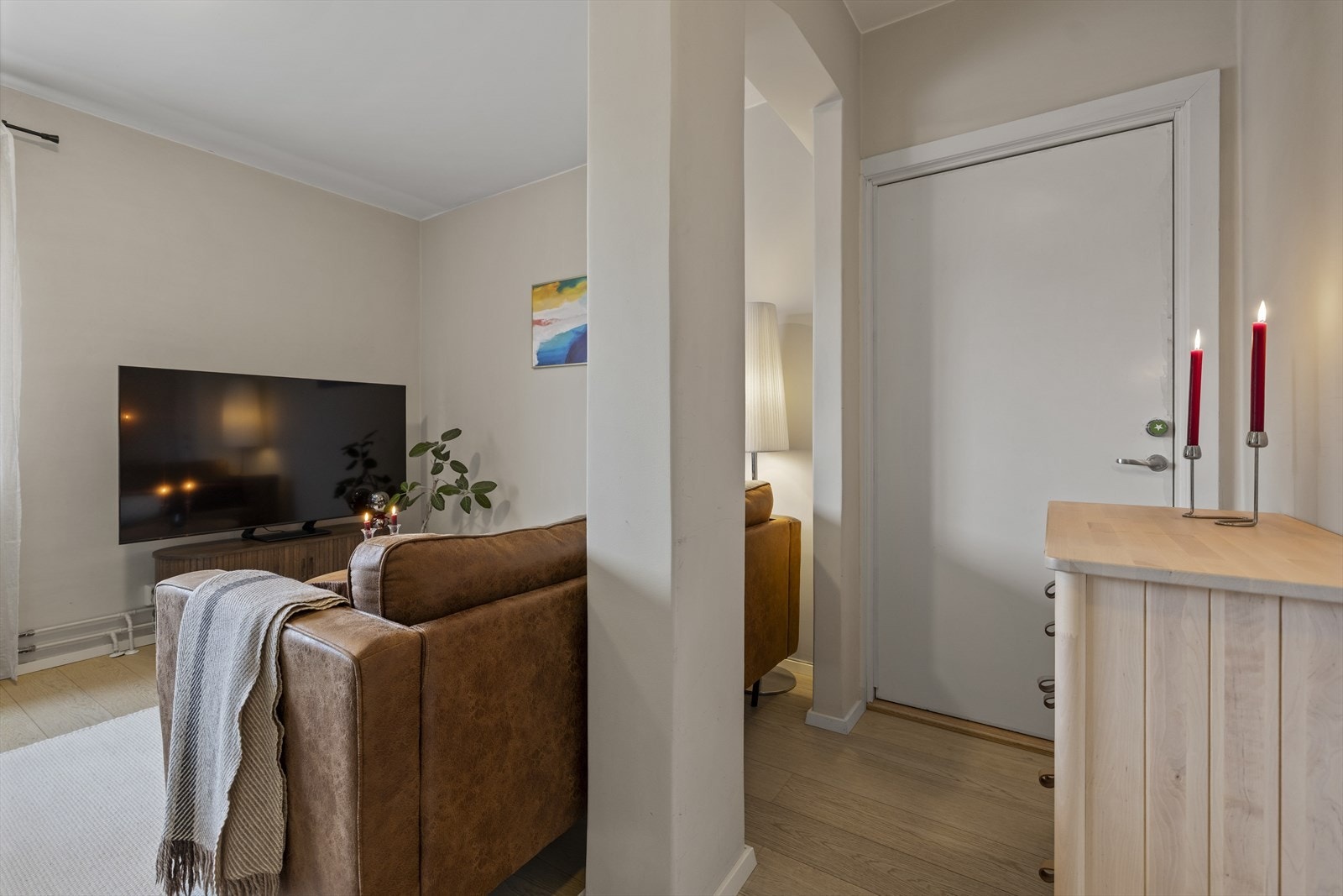 Her er døren som leder direkte ned til 5. etasje. Ved utleie av 6. etasje benyttes denne kun ved eventuell nødsituasjon. Galleribilde