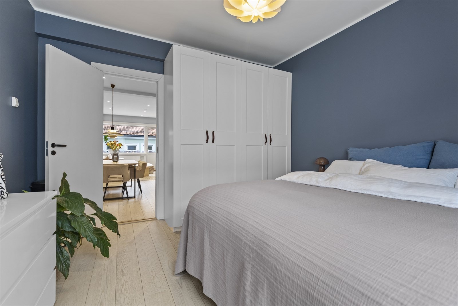 Hovedsoverommet er utstyrt med et stort klesskap. Galleribilde