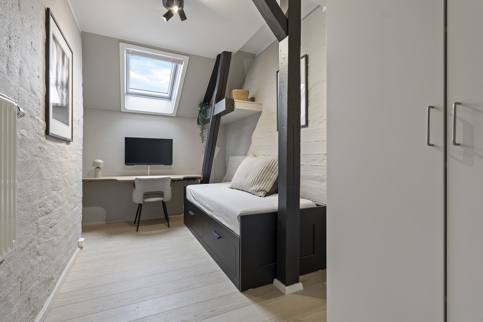 "Kontoret" er her innredet med en sovesofa. Galleribilde