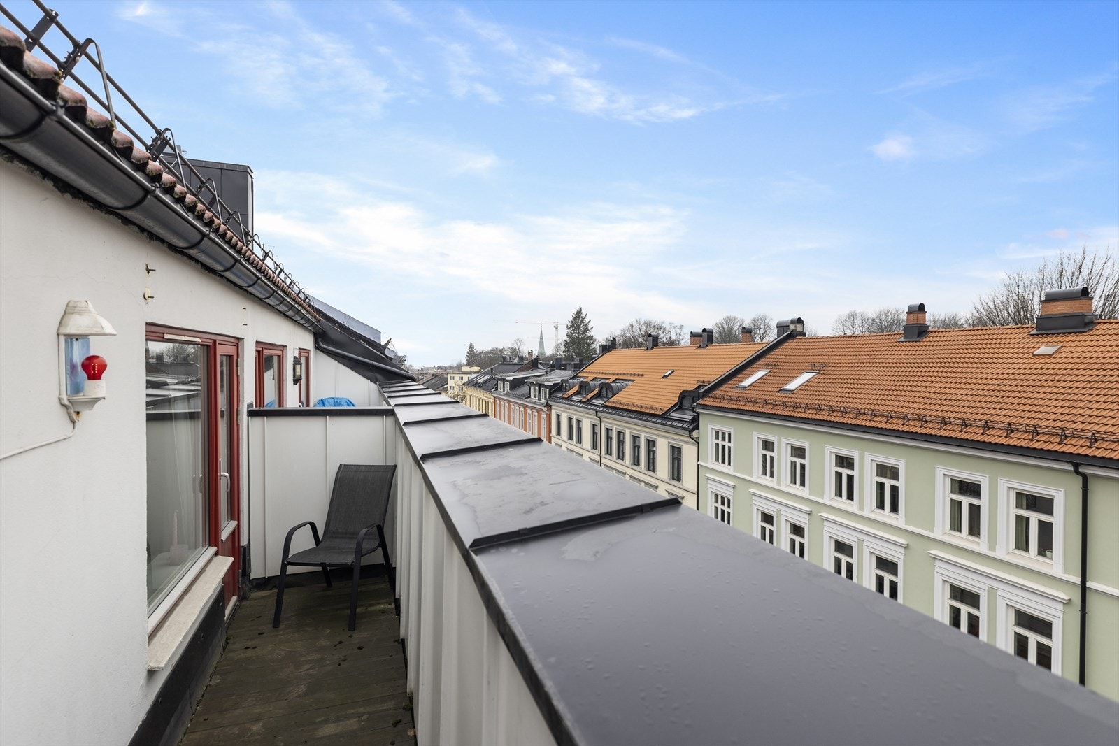 Her ser du balkongen i motsatt retning. Galleribilde