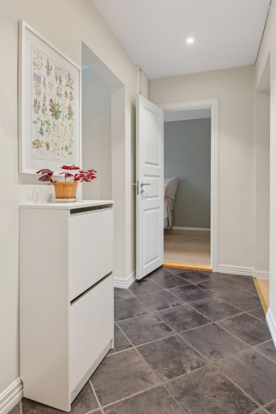 Lite kott til oppbevaring i gangen, det er i tillegg hele 15 kvm med bodplass tilhørende leiligheten Galleribilde