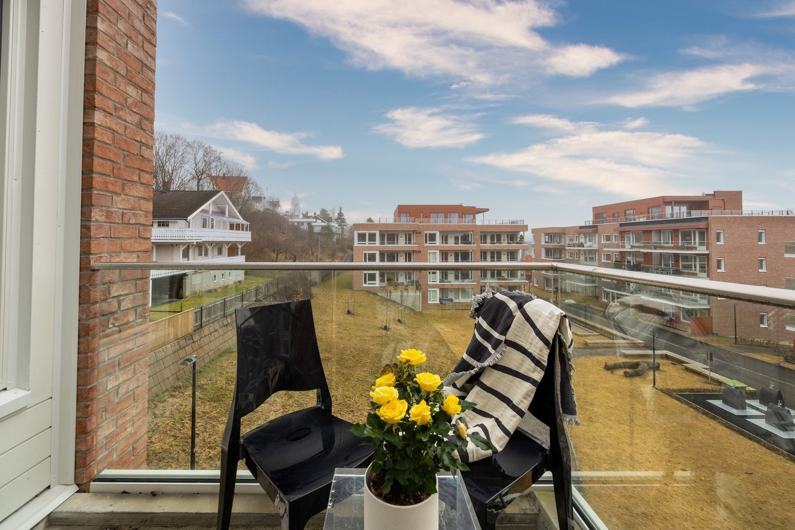 Plass til sittegruppe og bord. Galleribilde