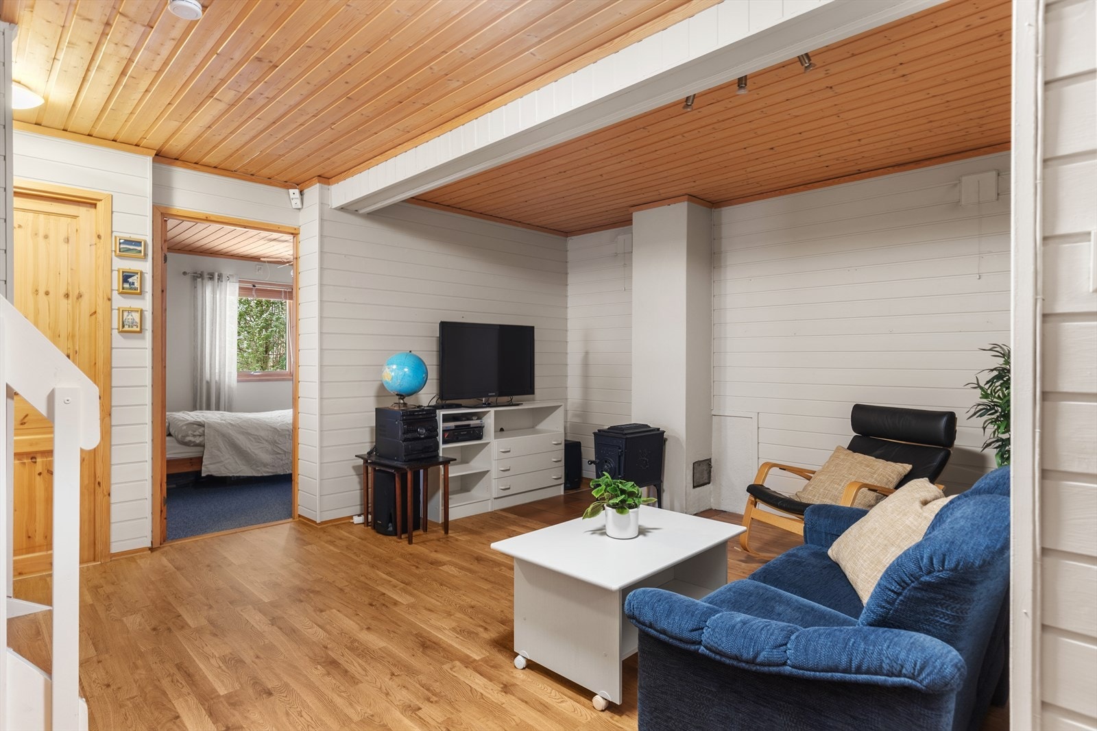 I sokkelen er det i overkant av 22 m² med innvendig bodareal for praktisk lagring, samt eget kjølerom. Galleribilde