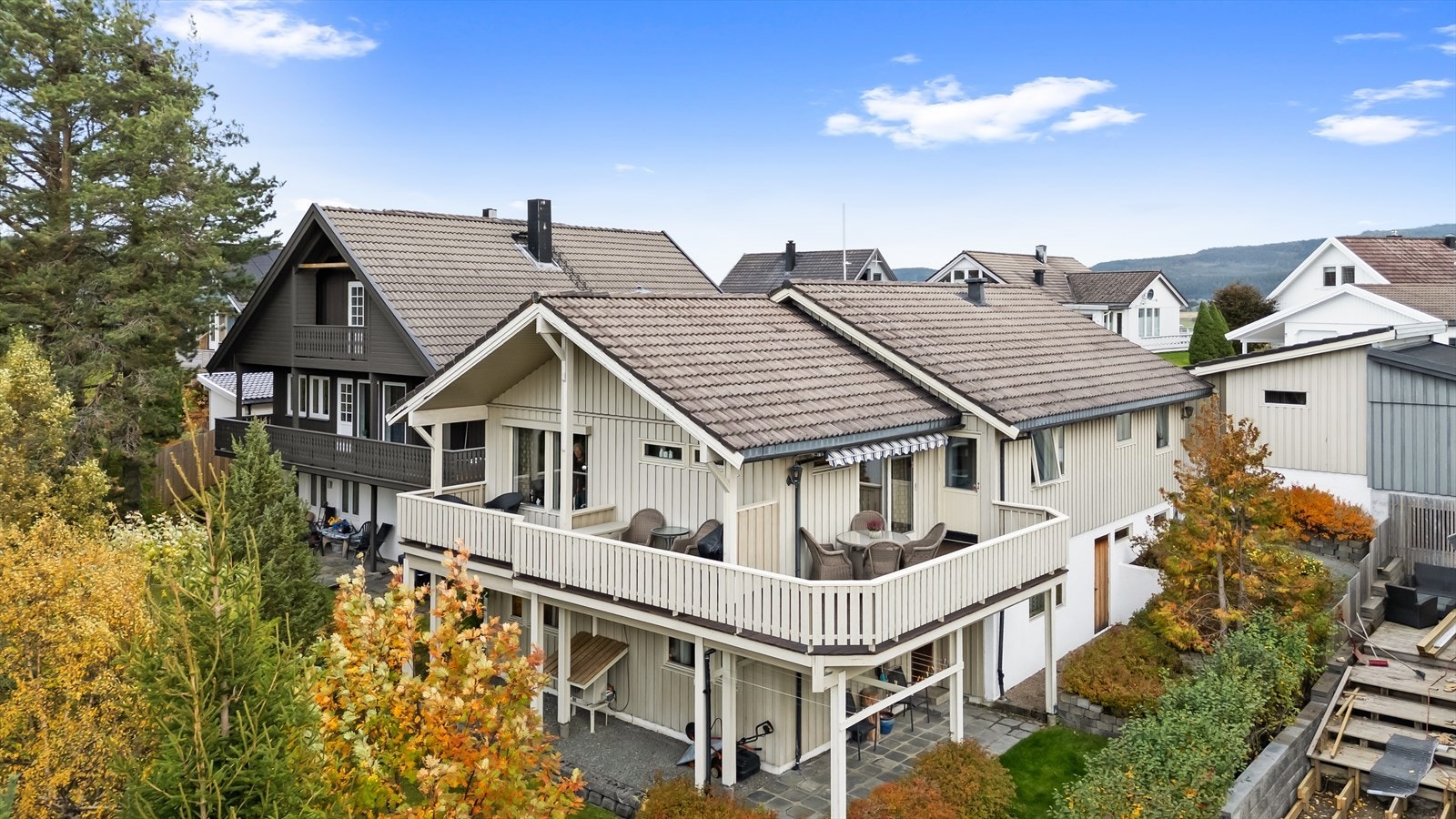 Velkommen til Furuhaugvegen 32 - En innholdsrik enebolig med attraktiv beliggenhet, vakker utsikt og gode solforhold. Galleribilde