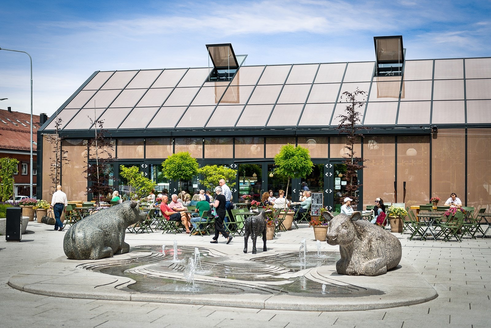 Røa Torg med mange servicetilbud Galleribilde