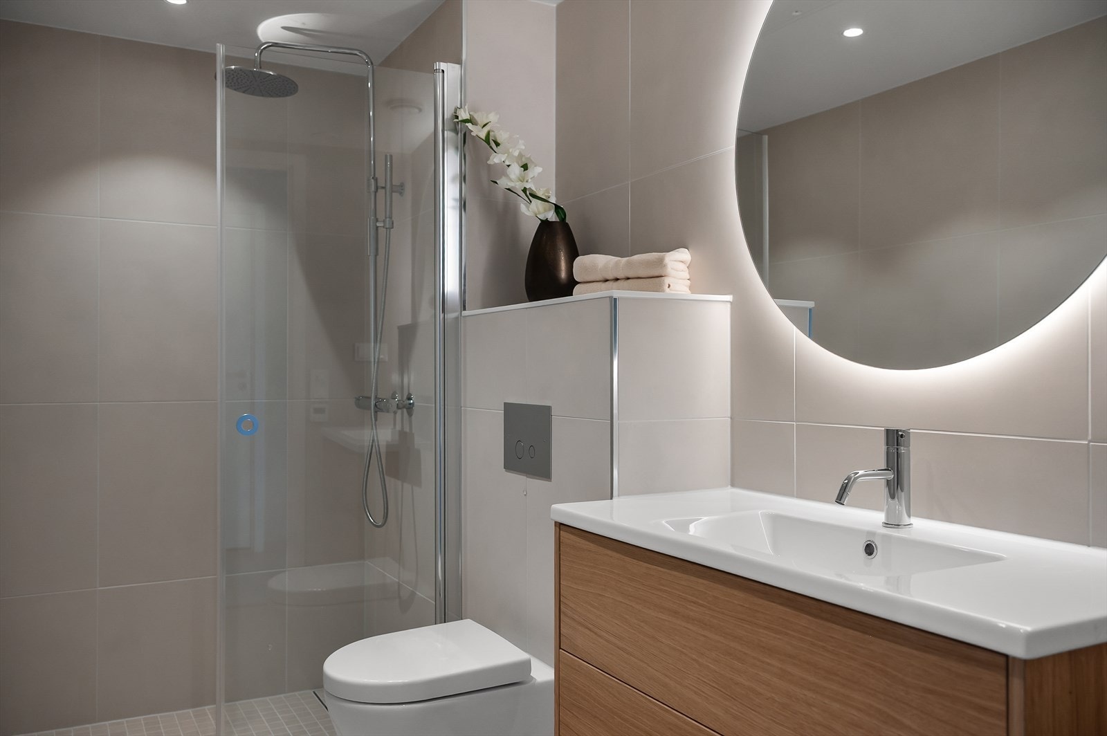 Lekker ensuite bad til hovedsoverommet Galleribilde