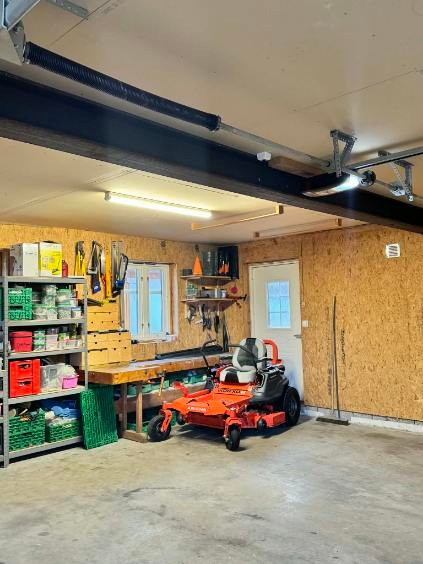 Garasje innvendig - selgers private bilde. Galleribilde