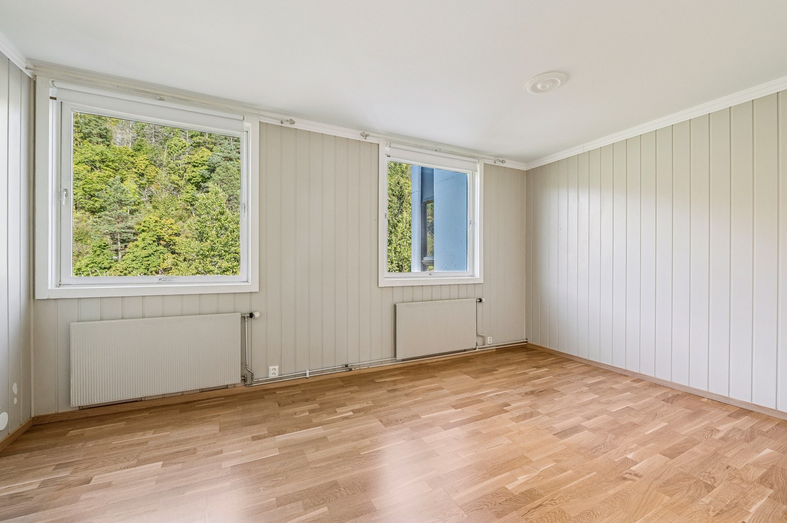 Soverom 1 med skyvedørsgarderobe. Galleribilde