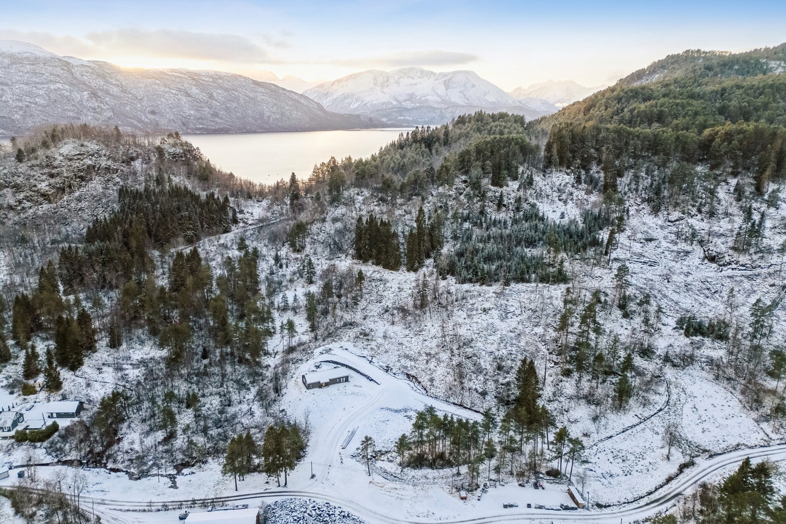 2 store boligtomter med areal på 1817 kvm og 1881 kvm. Galleribilde