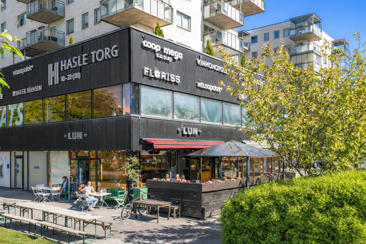 Nabopuben på Hasle Torg Galleribilde