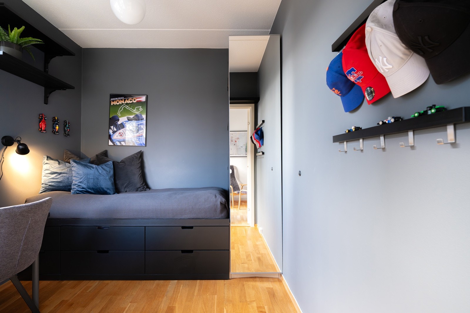 Soverommet har en plassbygd seng som følger med. Galleribilde