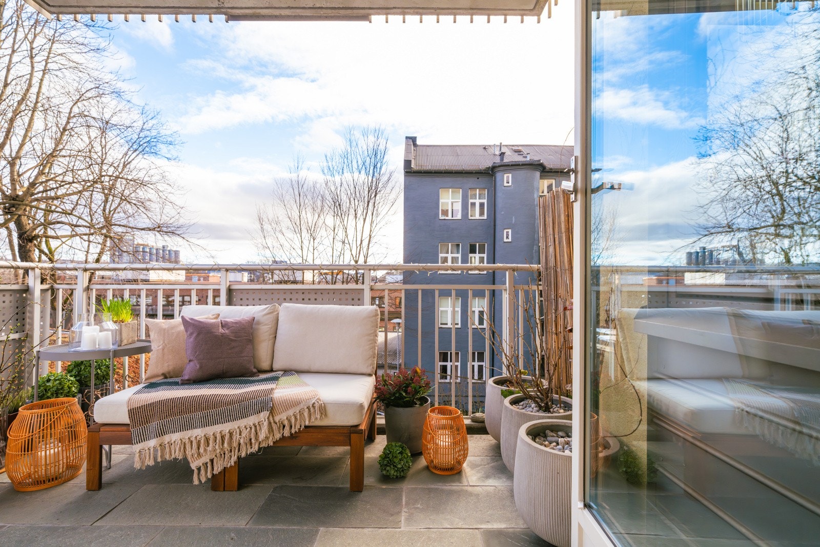 Fra stuen er det utgang til en herlig og usjenert balkong på ca. 8 m². Galleribilde