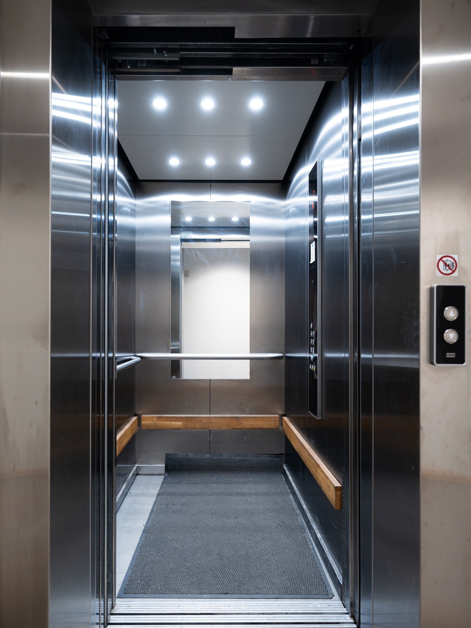 Enkel adkomst til 3.etasje via heis. Galleribilde