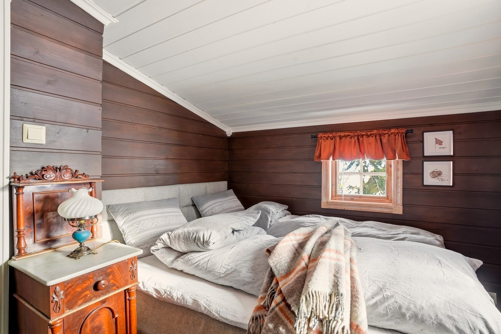 Soverom med plass til dobbeltseng. Galleribilde