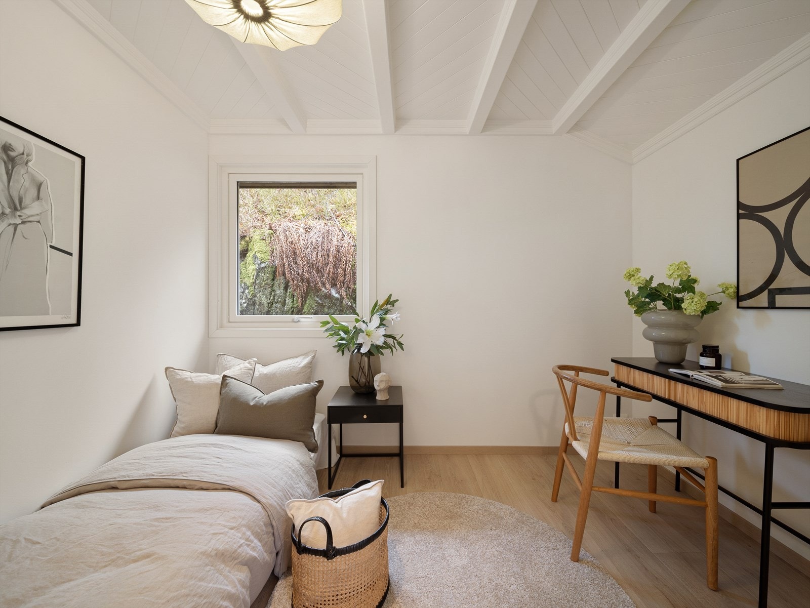 Soverom 4:
Det minste soverommet i boligen. Dette passer perfekt som barnerom med plass til å innrede med seng, nattbord og skrivepult. Galleribilde