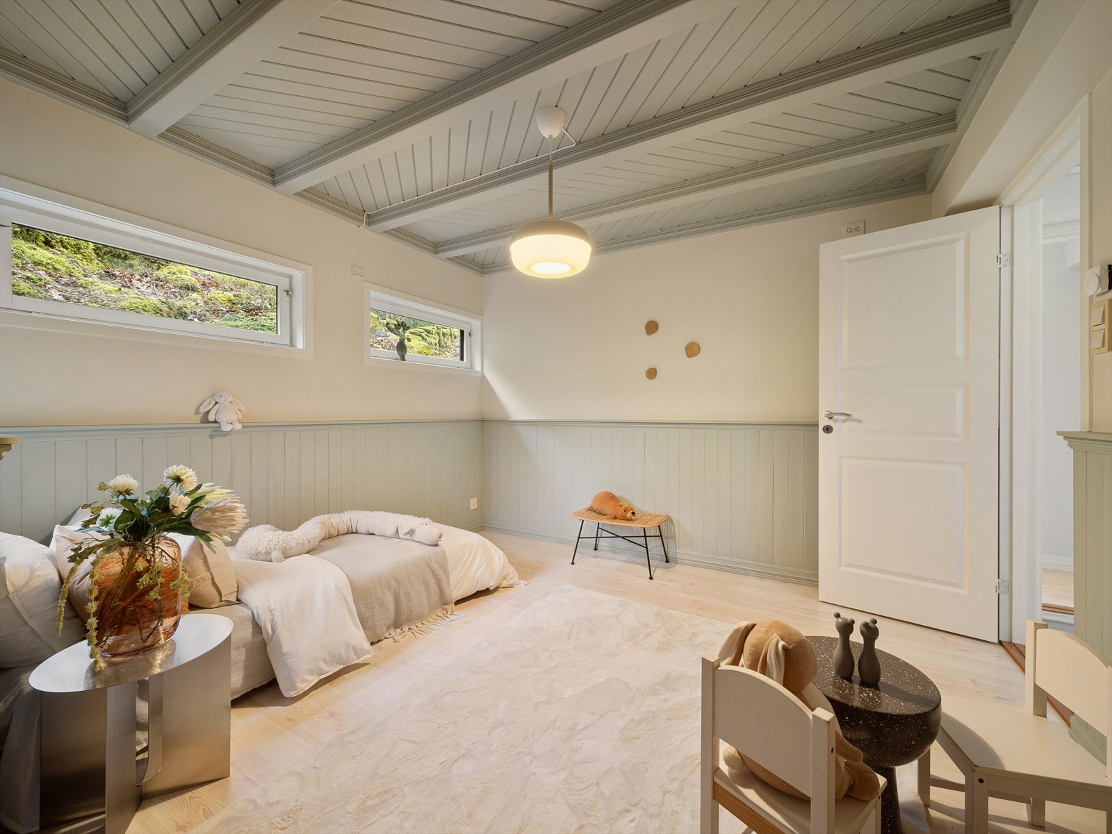 Soverom 3: Romslig soverom som har god plass til å innrede med seng, nattbord og skrivepult. Galleribilde