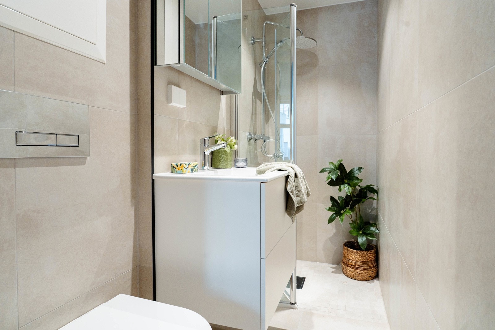 Videre byr leiligheten på et nyoppusset baderom fra 2026 Galleribilde