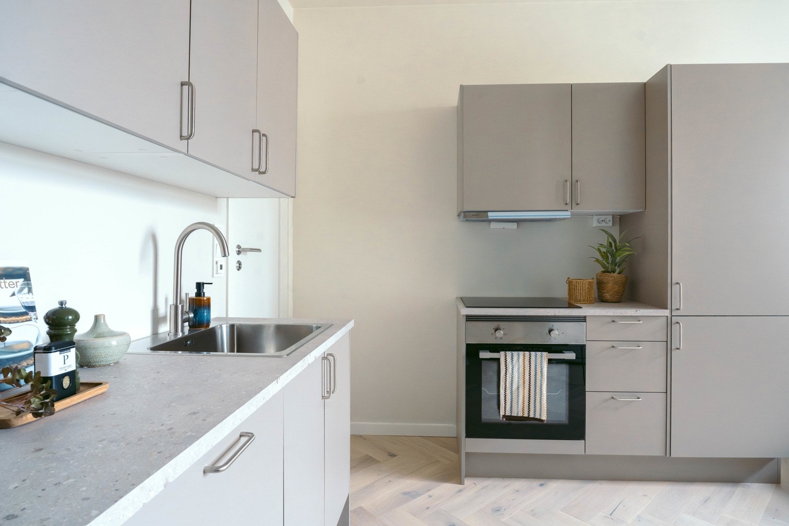 Gode og smarte oppbevaringsløsninger i skap m.m. Galleribilde