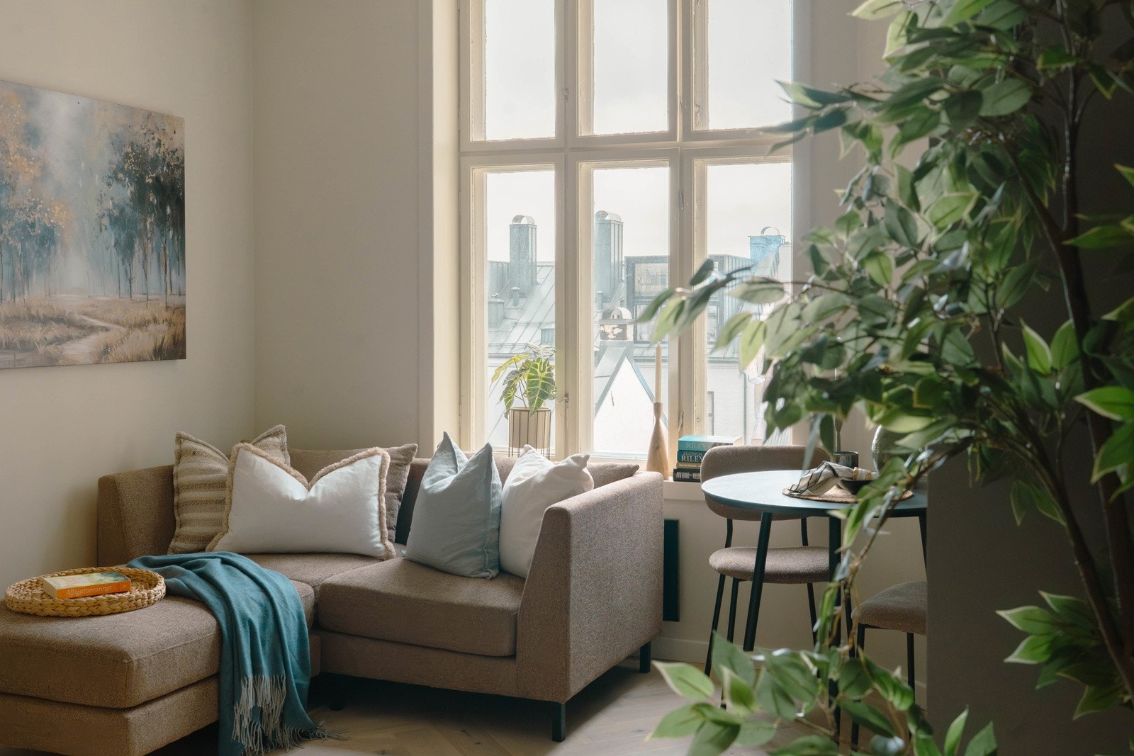 Leiligheten har fleksible møbleringsmuligheter Galleribilde